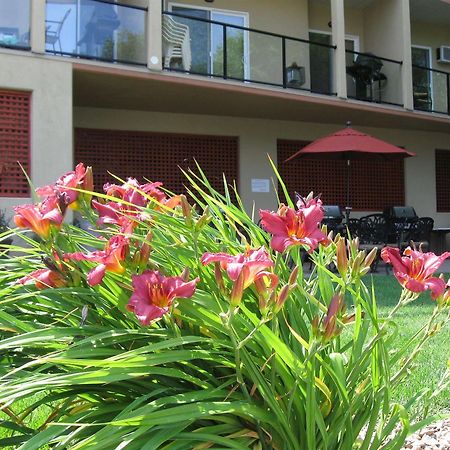 Desert Surfside Waterfront Accommodations Osoyoos Dış mekan fotoğraf