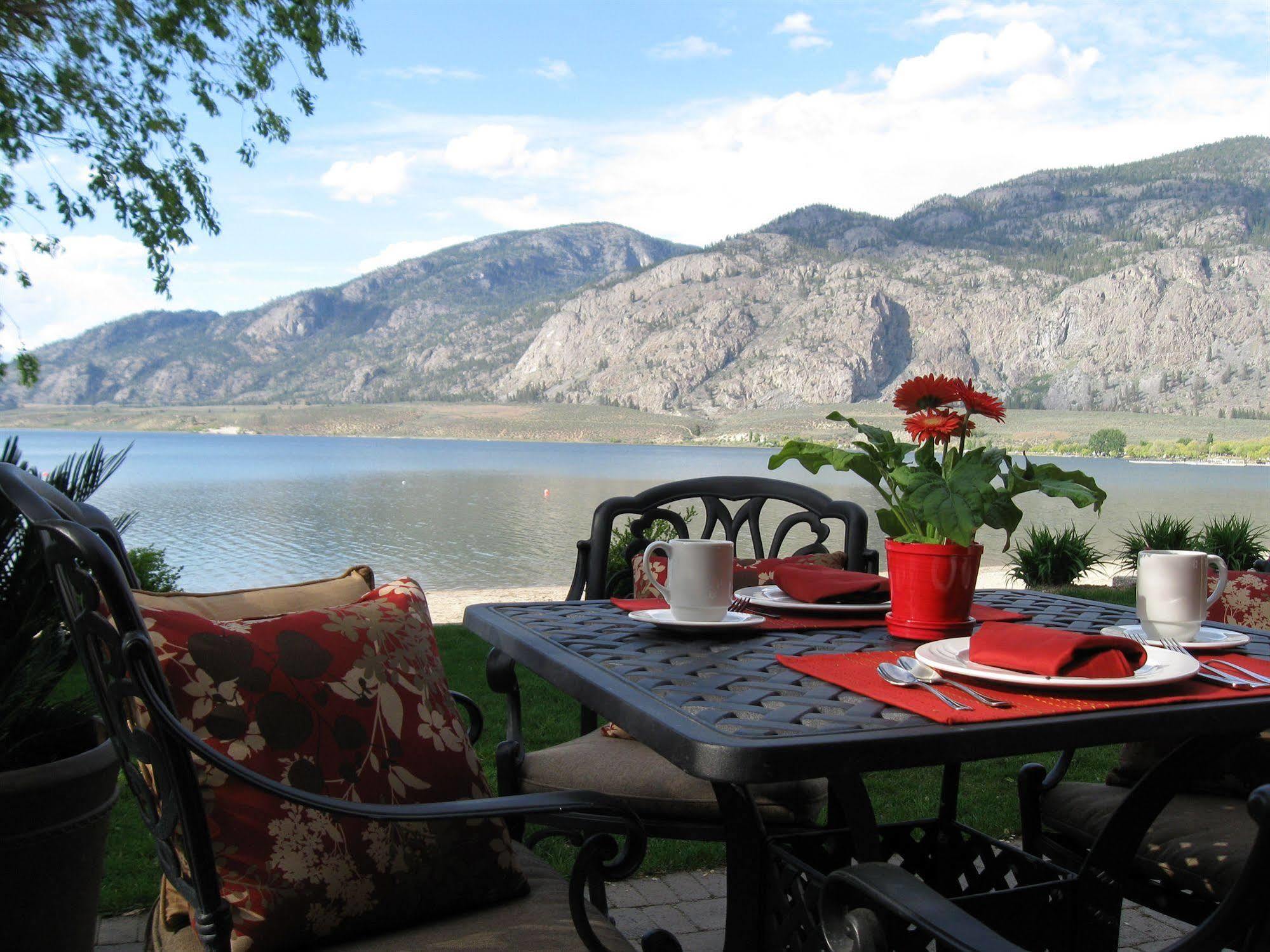 Desert Surfside Waterfront Accommodations Osoyoos Dış mekan fotoğraf